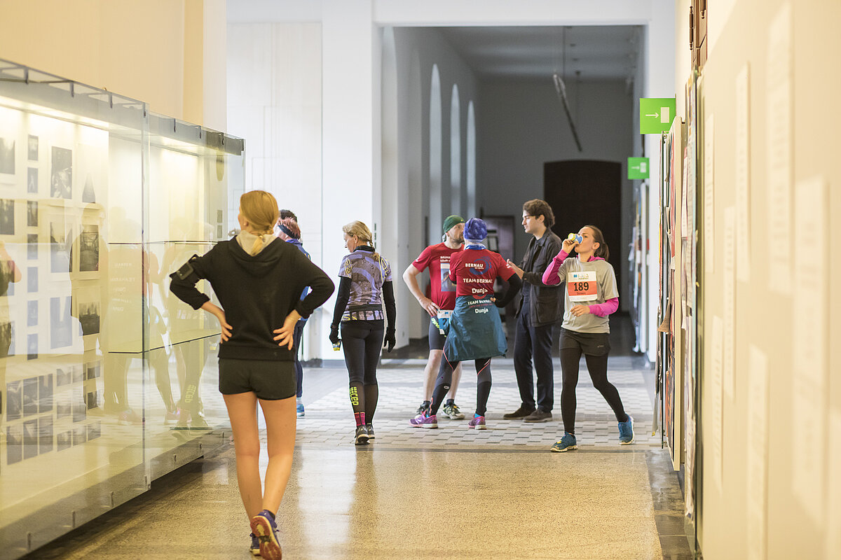 Goethe.Kultur.Lauf: Beim 100 Jahre bauhaus marathon/Weimar 2019 waren die Kulturauszeiten ein großer Erfolg © SCC EVENTS / Tom Wenig  data-title-override=