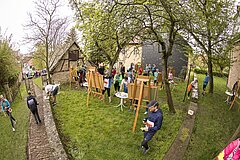 Goethe.culture.run: Participants of the 100 years bauhaus marathon/Weimar 2019 during a cultural break © SCC EVENTS / Tom Wenig